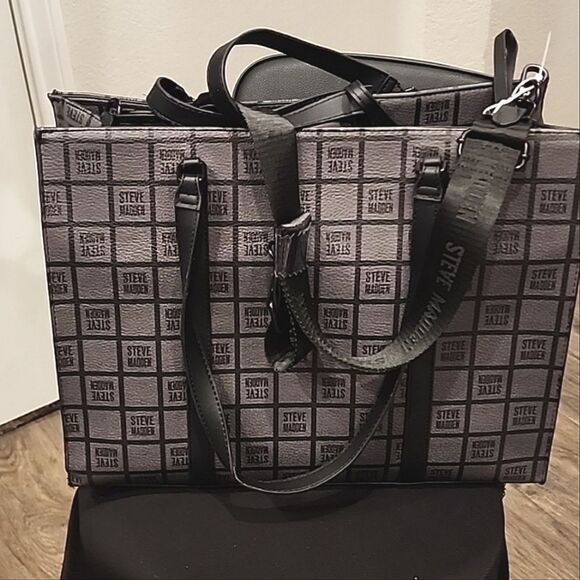 Steve Madden BOlivia Block Logo Tote Bag w/Detachable Crossbody & Wristlet - Picture 12 of 12